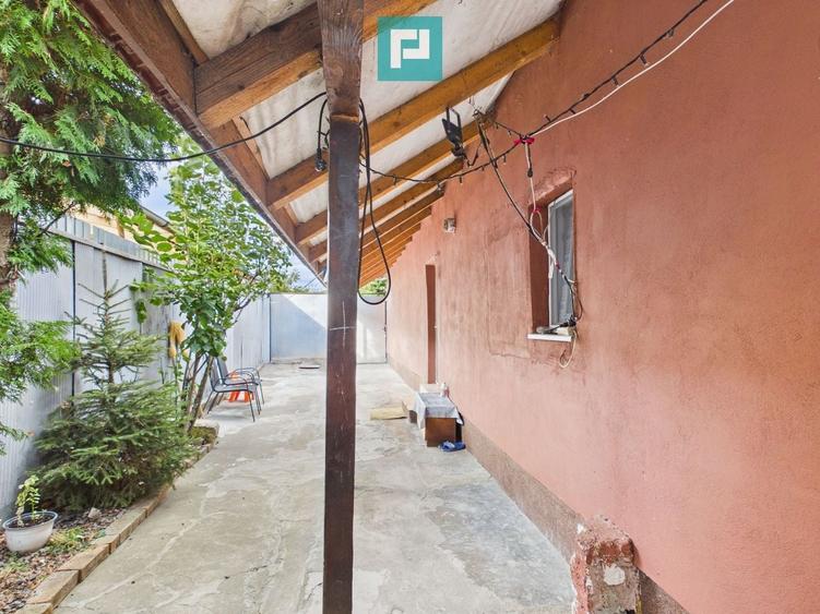 Casă individuală cu 6 camere cu Canalizare în Calea Clujului