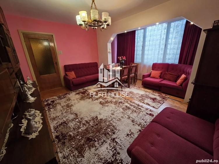 Apartament cu 3 camere semidecomandat în Micro II