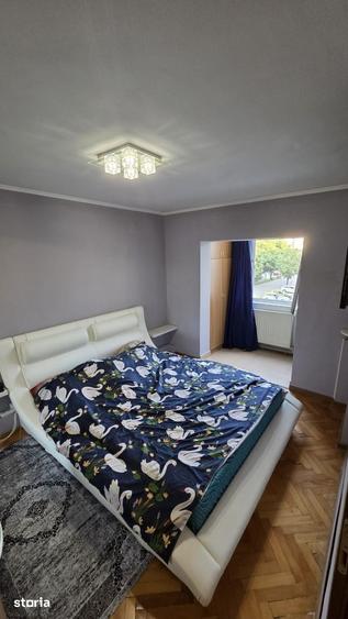 Apartament cu 3 camere în Micro 16