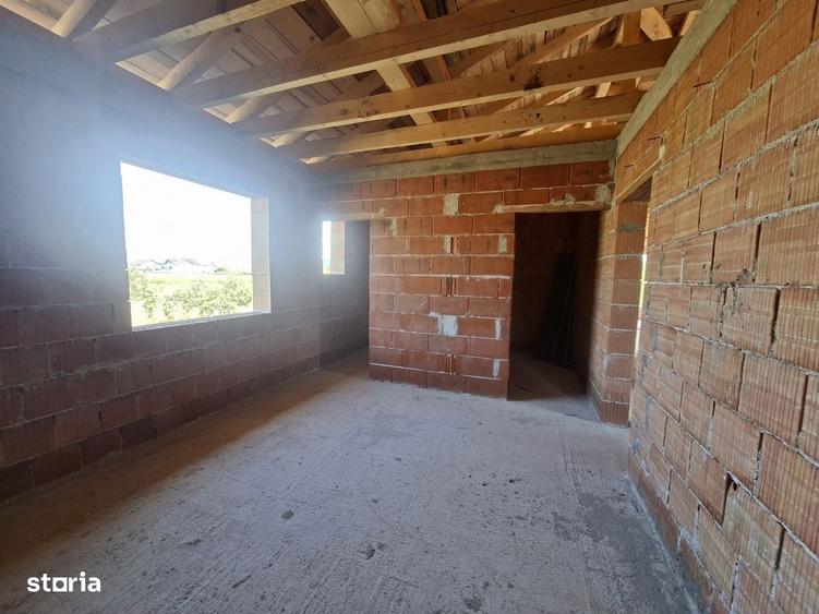 Casa la rosu pe un nivel - 10