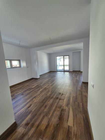 Garsonieră decomandată în Noua