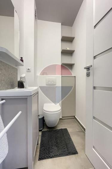 Apartament cu 3 camere semidecomandat, mobilat în Horea