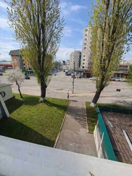 Apartament cu 3 camere semidecomandat în Dorobanți