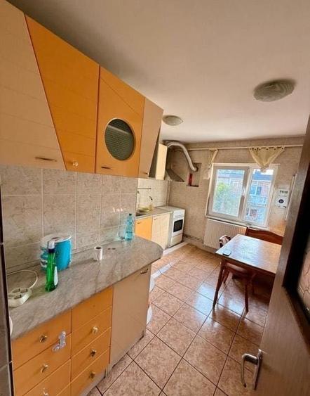 Apartament cu 3 camere decomandat în Păcii