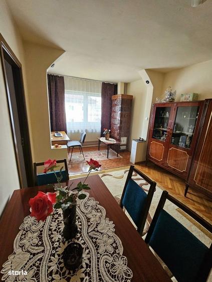 Apartament cu 4 camere semidecomandat în Central