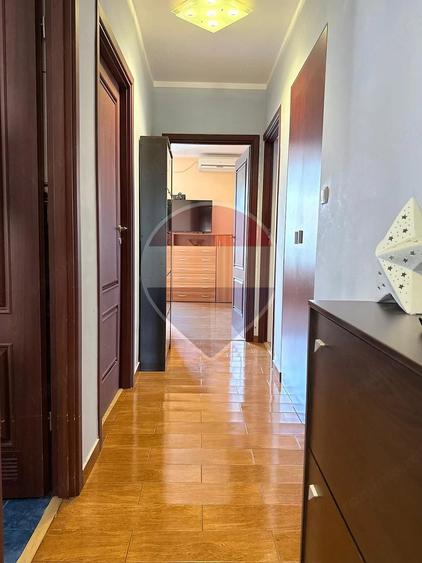 Apartament cu 4 camere decomandat în Fundeni