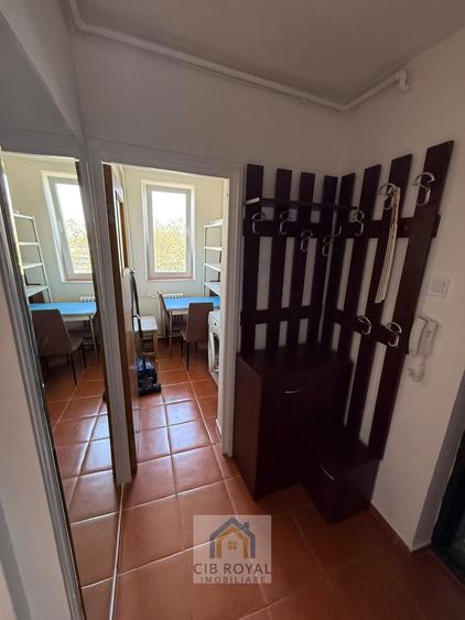 Apartament cu 3 camere semidecomandat, mobilat în Militari