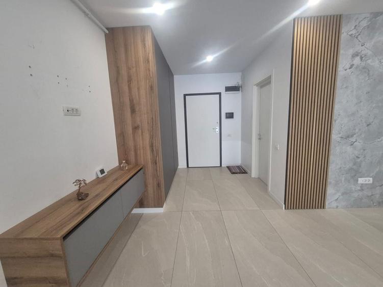 Apartament cu 3 camere semidecomandat, mobilat în Pipera