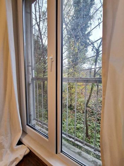 Apartament cu 3 camere semidecomandat, mobilat în Titan
