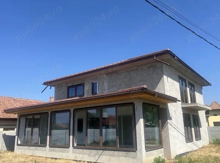 Casă cu Teren 582 Mp în Budești
