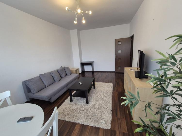 Apartament cu 3 camere decomandat, mobilat în Metalurgiei