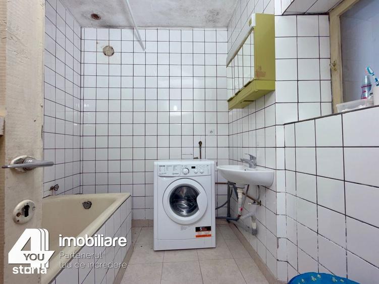 Casă cu 4 camere cu Teren 1459 Mp în Secusigiu