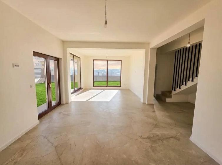 Casa Premium - str Cetatii langa Manastirea Cetatuia la 2km de bld Poitiers, 4camere , 3 bai - 3