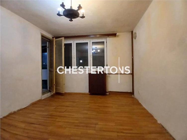 Apartament cu 3 camere semidecomandat în Berceni