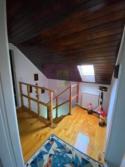 Casă cu 4 camere în Central