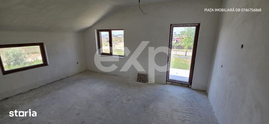 Casă cu 7 camere decomandat cu Teren 2000 Mp în Răcari