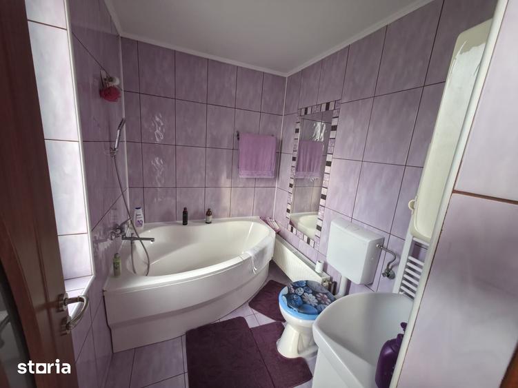 Casă cu 5 camere cu Teren 1000 Mp în Dâmbu Pietros