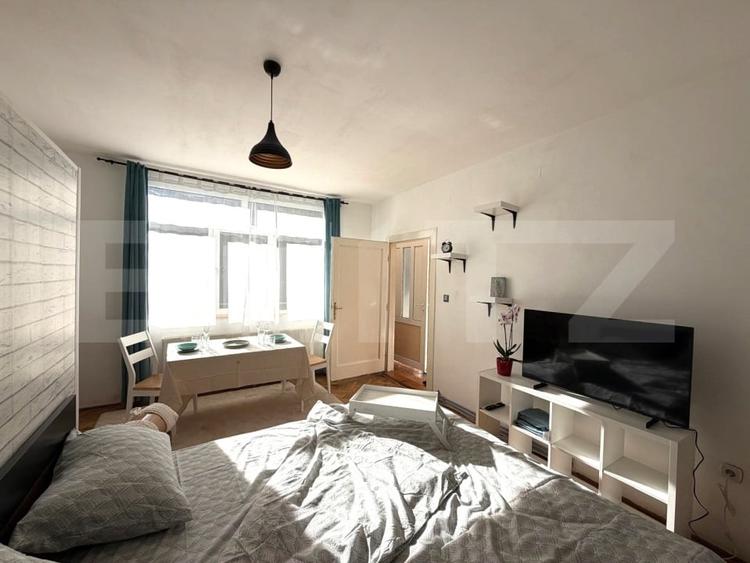 Apartament cu 2 camere semidecomandat, mobilat în Central