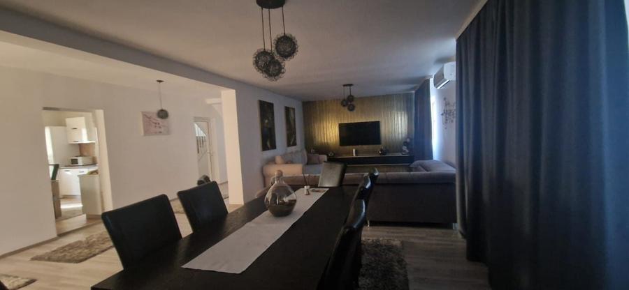 Casă cu 4 camere în Central
