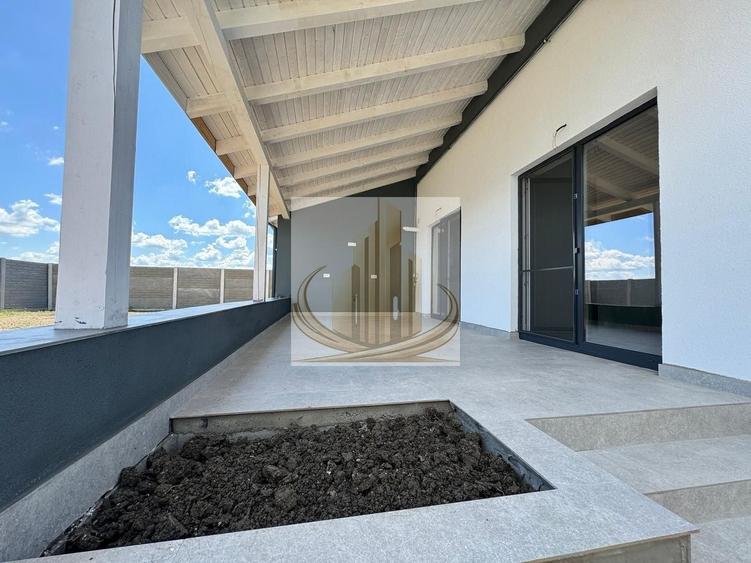 Duplex cu 4 camere cu Canalizare în Moșnița Veche