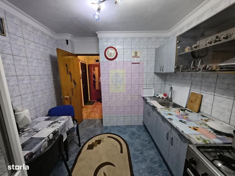Apartament cu 3 camere decomandat în Colentina
