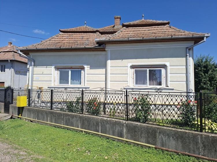 Casă cu 3 camere în Sâncrai