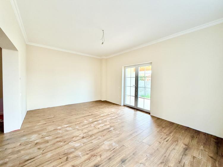 Duplex cu 4 camere cu Canalizare în Moșnița Nouă