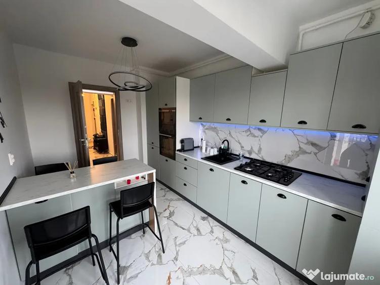 Apartament cu 3 camere decomandat în Central