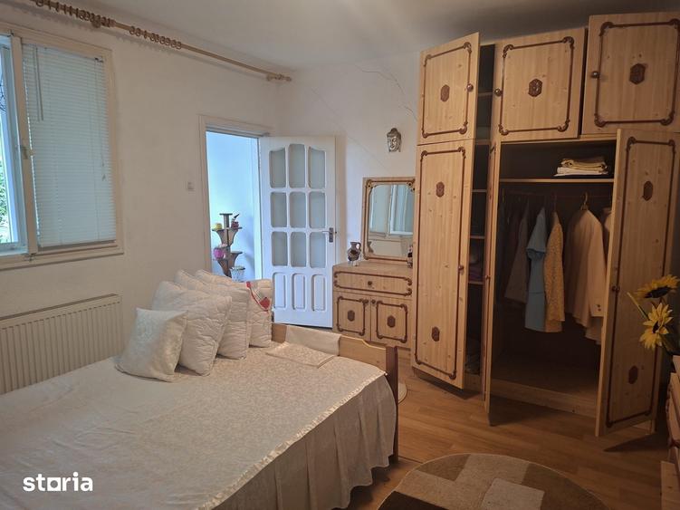 Casă cu 10 camere cu Teren 1200 Mp în Bucov
