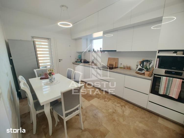 Casă cu 5 camere cu Teren 260 Mp în Soarelui
