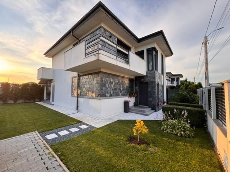Casă individuală cu 4 camere cu Garaj în Odăile