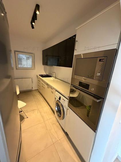 Apartament cu 3 camere semidecomandat în P-ța Romană