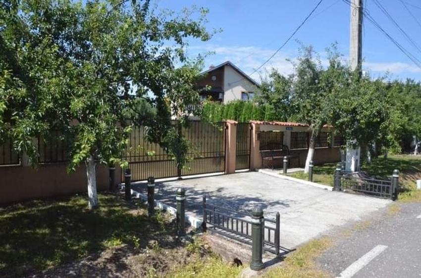 Casă cu 4 camere în Săbiești