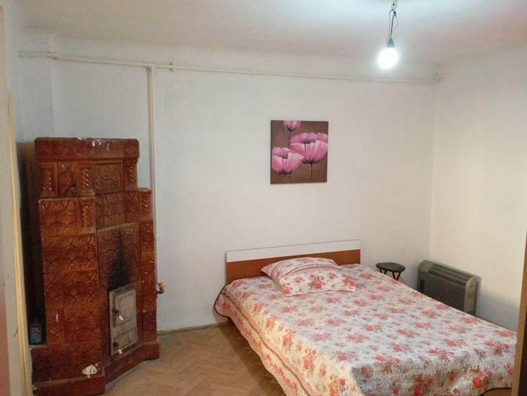 Casă cu 3 camere decomandat în Pictor Rosenthal
