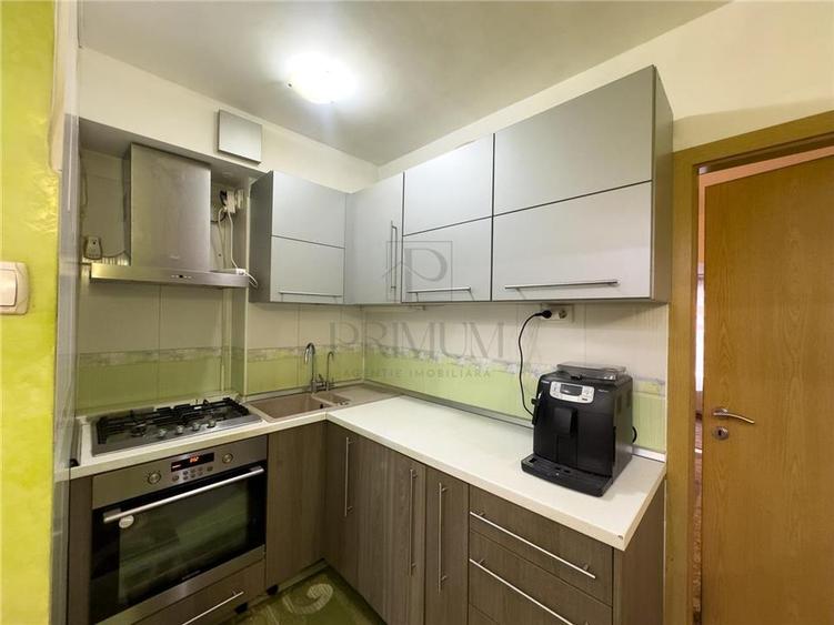 Apartament cu 3 camere decomandat, mobilat în Buziașului