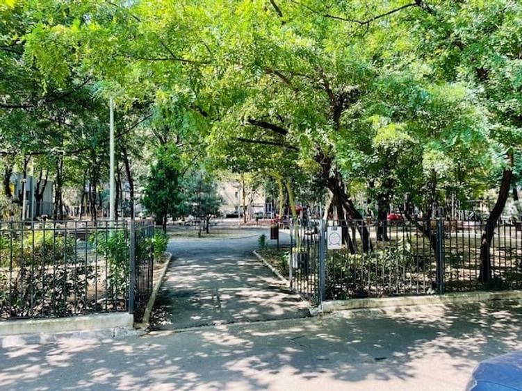 Apartament cu 3 camere decomandat, mobilat în Gara de Nord