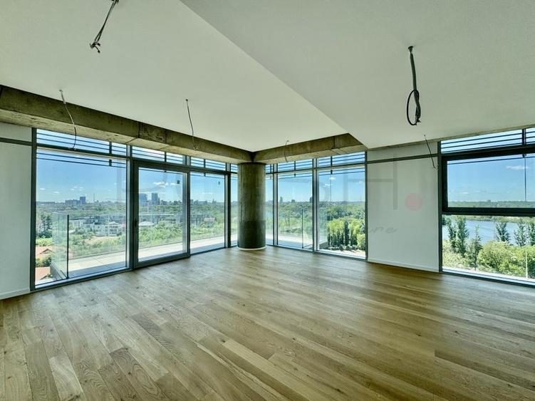 Apartament cu 4 camere decomandat în Floreasca