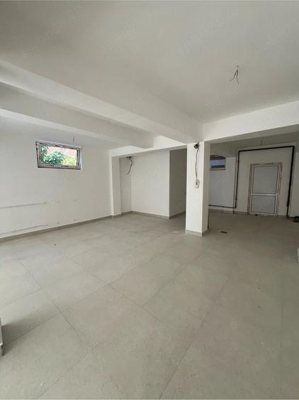 Spațiu comercial, de 80 mp, în Cerneți