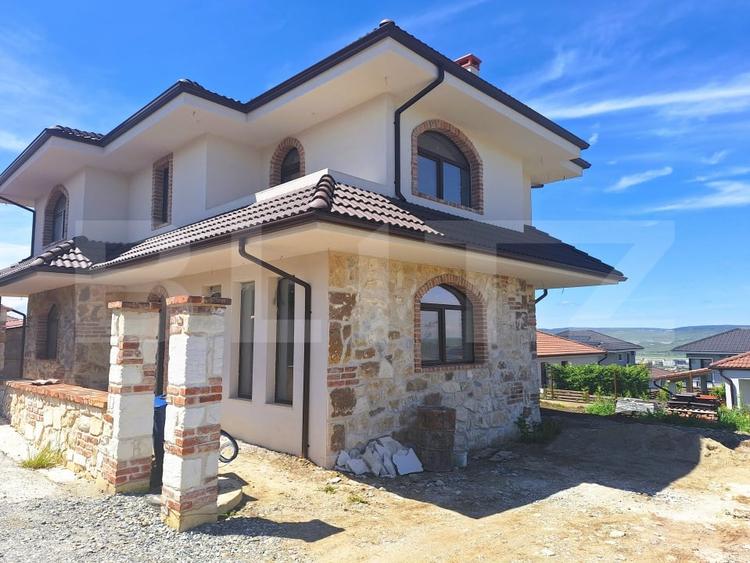 Casă individuală cu 4 camere cu Teren 450 Mp în Dezmir