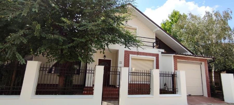 Casă individuală cu 4 camere cu Garaj în Odăi