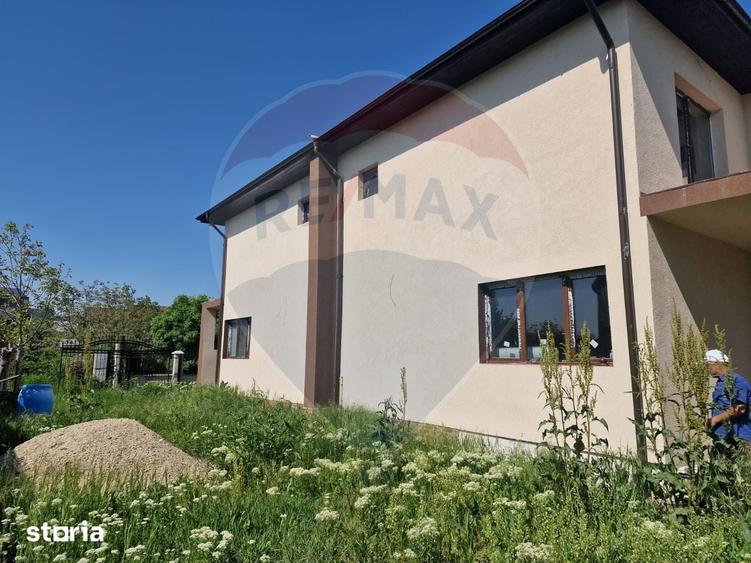 Casă cu 5 camere cu Teren 770 Mp în Balotești