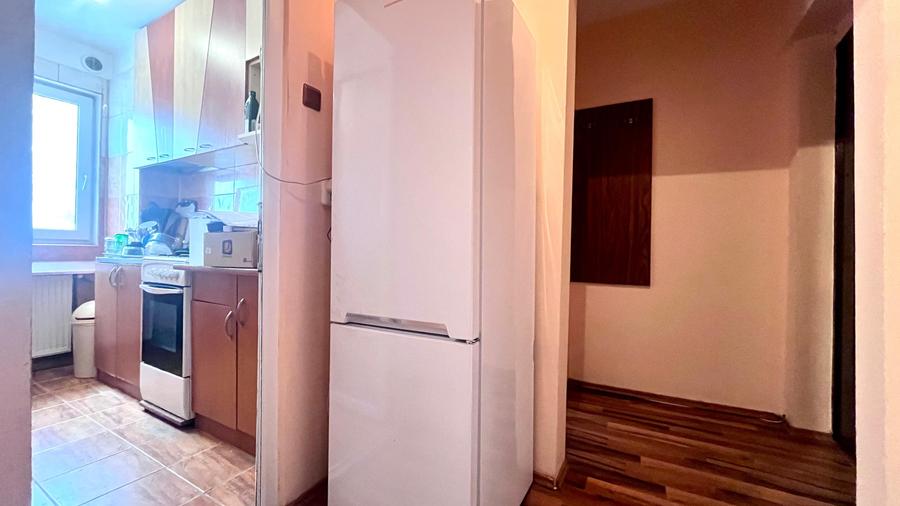 Apartament cu 3 camere semidecomandat în Vlahuță