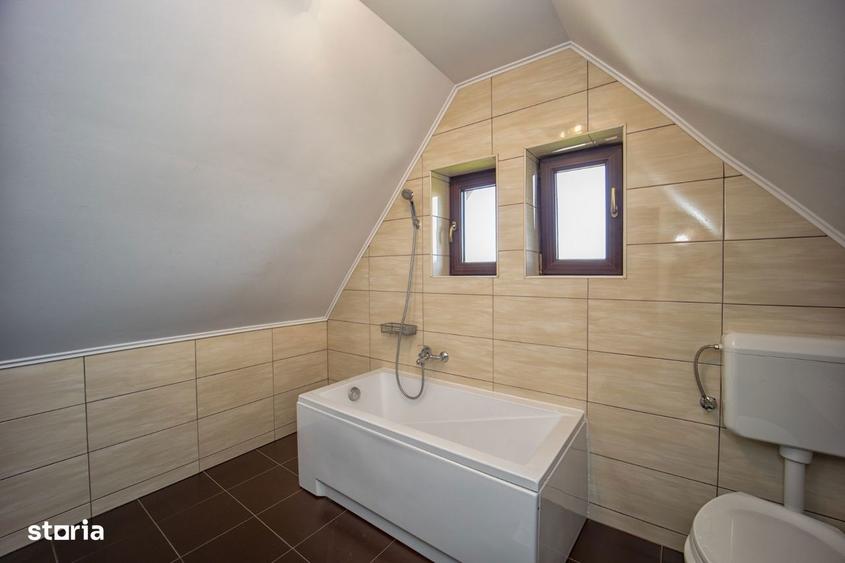 Casă cu 7 camere cu Canalizare în Bran