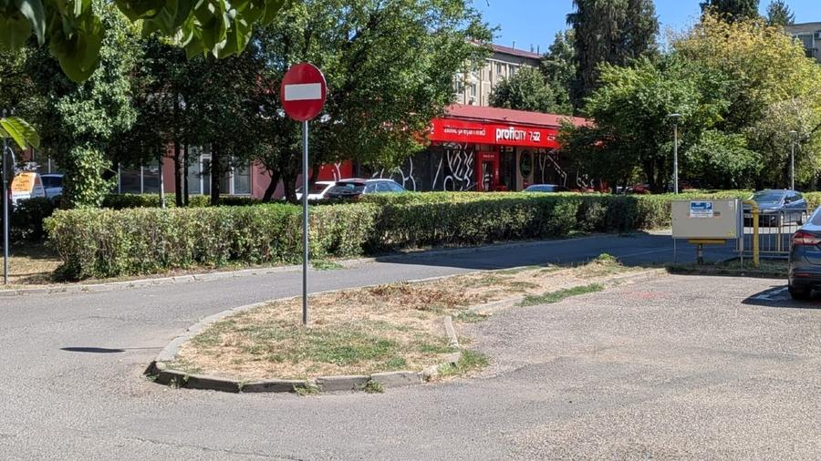 Apartament cu 2 camere semidecomandat, mobilat în Săsar
