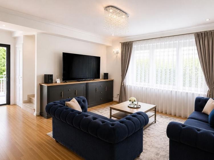 Casă cu 4 camere cu Teren 330 Mp în Central