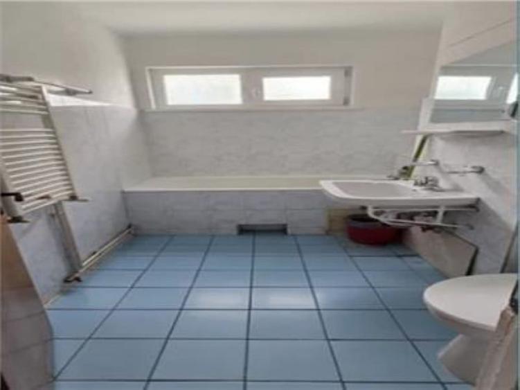 Apartament cu 2 camere semidecomandat în Centrul Civic