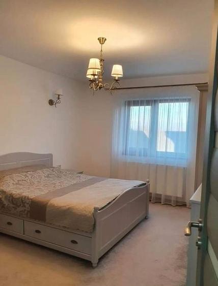 Casă individuală cu 4 camere cu Garaj în Central