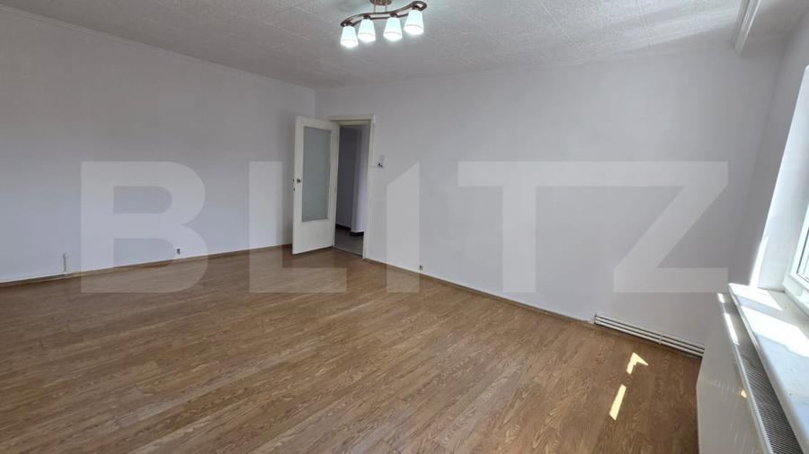 Apartament cu 3 camere decomandat în Micro 17