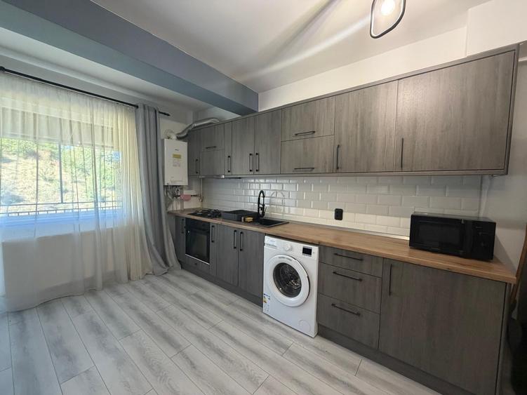 Apartament cu 2 camere semidecomandat, mobilat în Florești