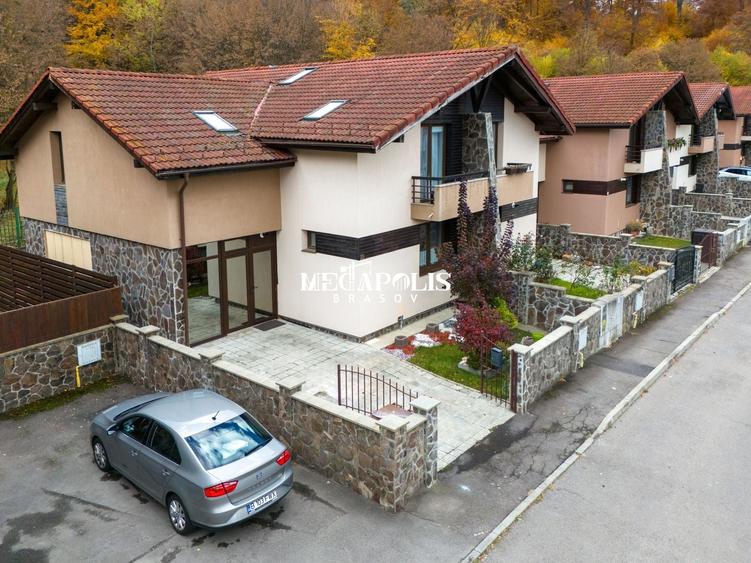 Casă individuală cu 4 camere cu Canalizare în Noua